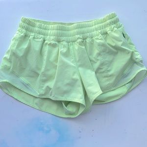 Lululemon Hotty Hot Shorts 2.5”